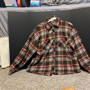 Flannel shirt with roll up sleeves and button